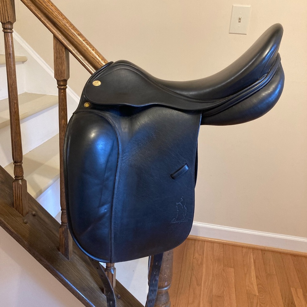 18” Medium-Wide Prestige Dressage Saddle